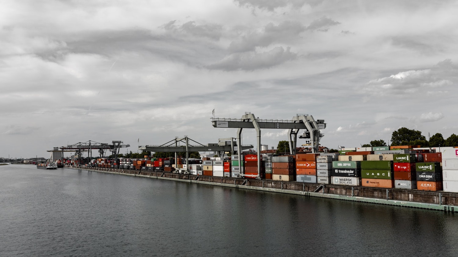 Safely Packing a Shipping Container